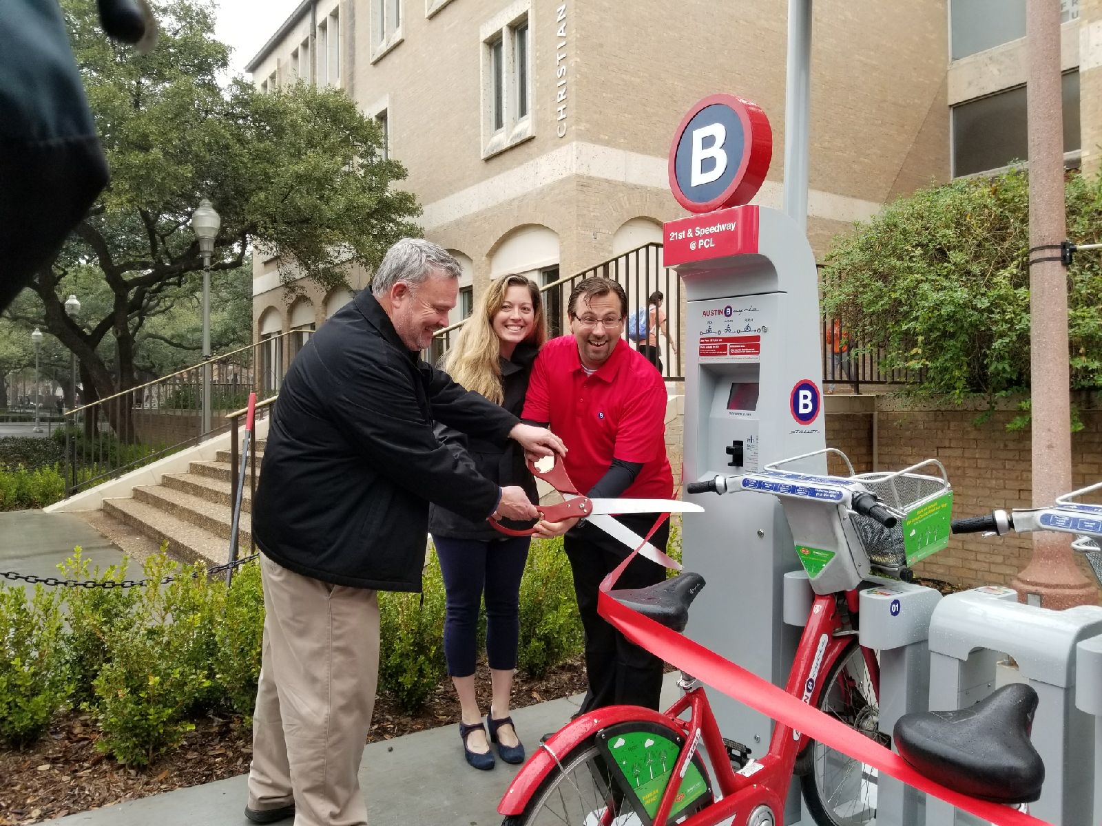 UTLaunch-RibbonCutting