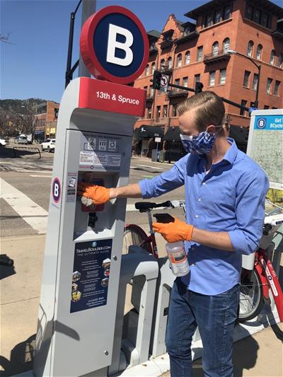 brian clean kiosk brian cleaning bcycle kiosk